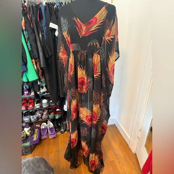 Calling Mrs Roper!! Fun Unique Vintage Black and Red Feather Print Caftan Dress - Picture 1 of 4